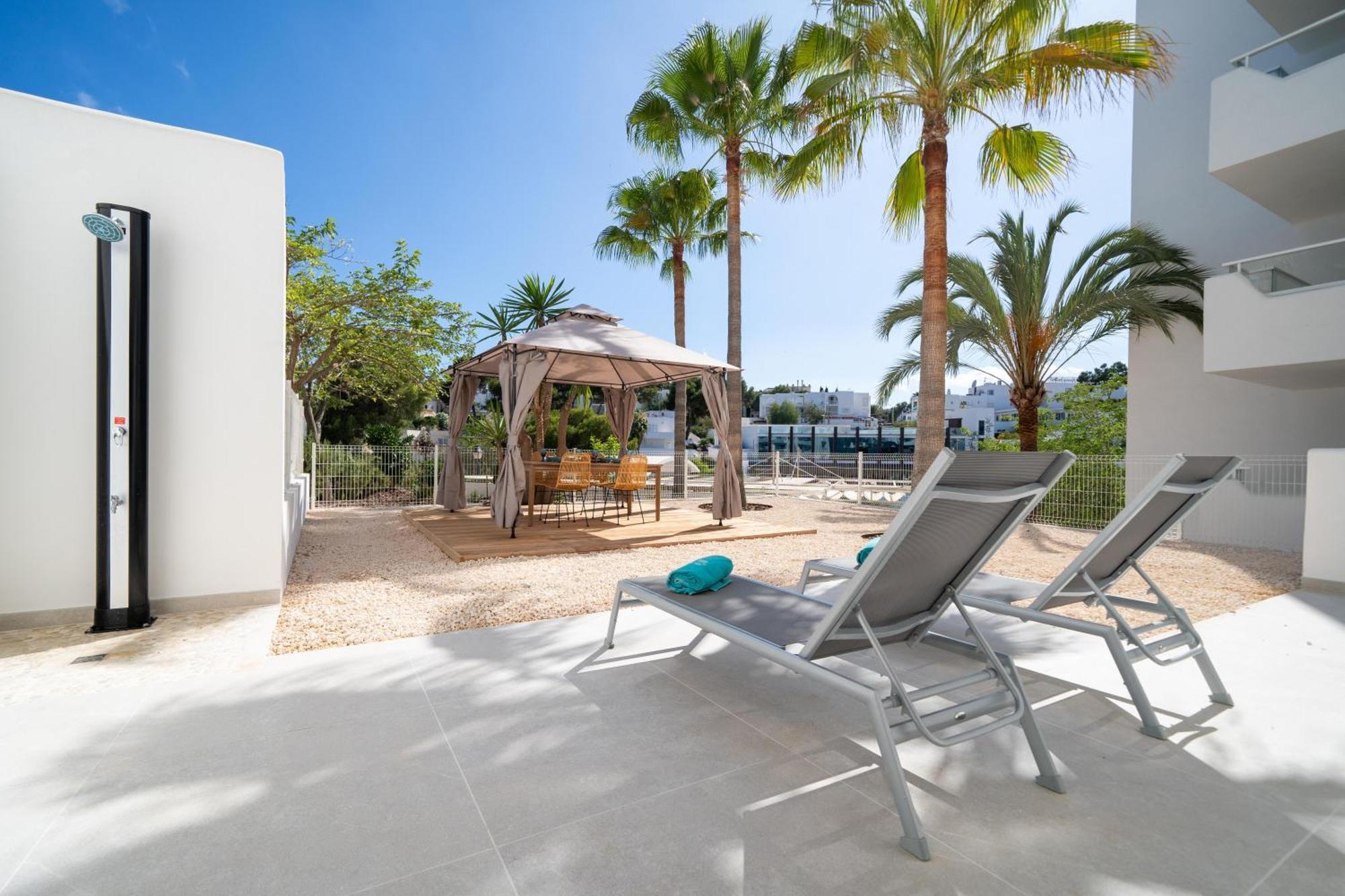 Two Bedroom Apartment With Private Garden